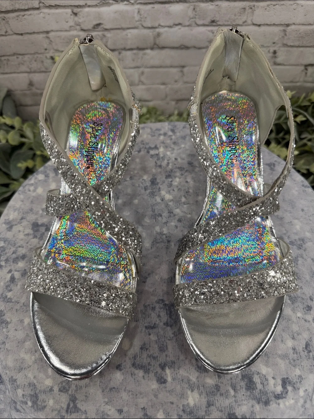 SILVER SLIPPER “Chloe” Silver Glitter Open-Toe Strappy Fashion Heels Girls 4M